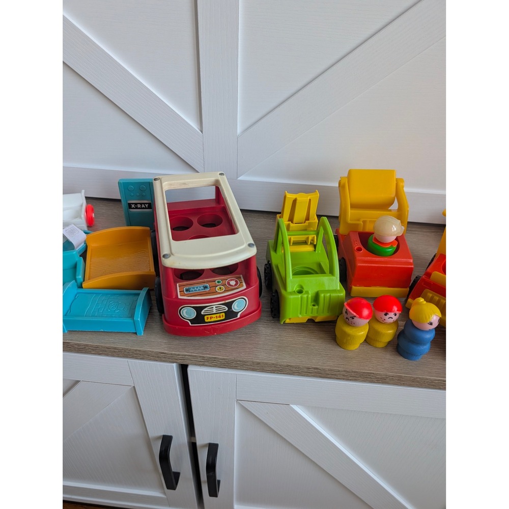 Vintage Fisher-Price Little People Lot with Hospital and Construction Toys - Picture 4 of 12
